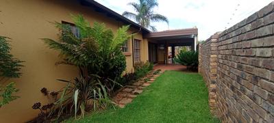 House For Rent in Rooihuiskraal North, Centurion