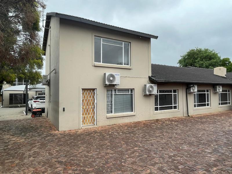 JEAN AVE: BUSINESS PREMISES TO LET IN CENTURION WITH MAIN ROAD VISSIBILITY!!