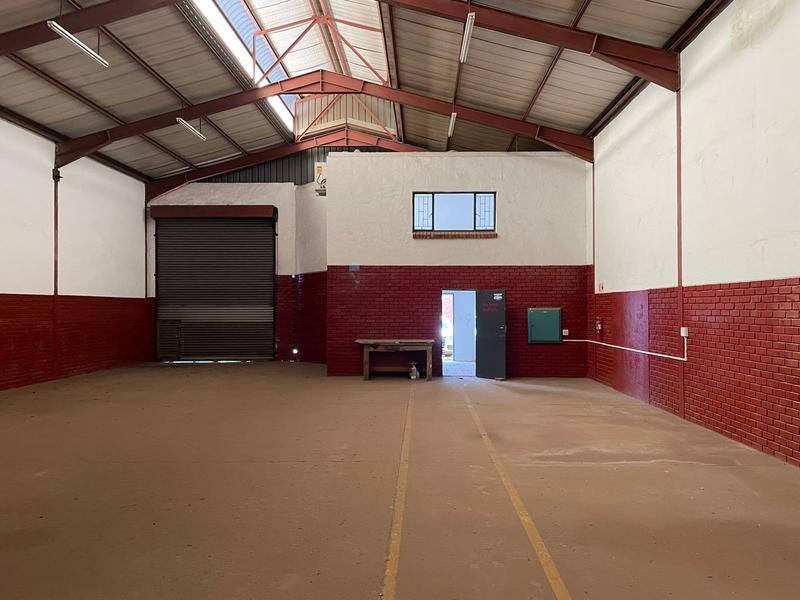 Industrial Space: Mini Warehouse of 334m² available in Silverton